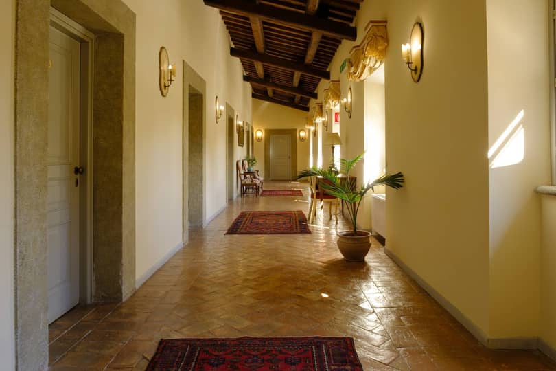 Gallery Hotel 01